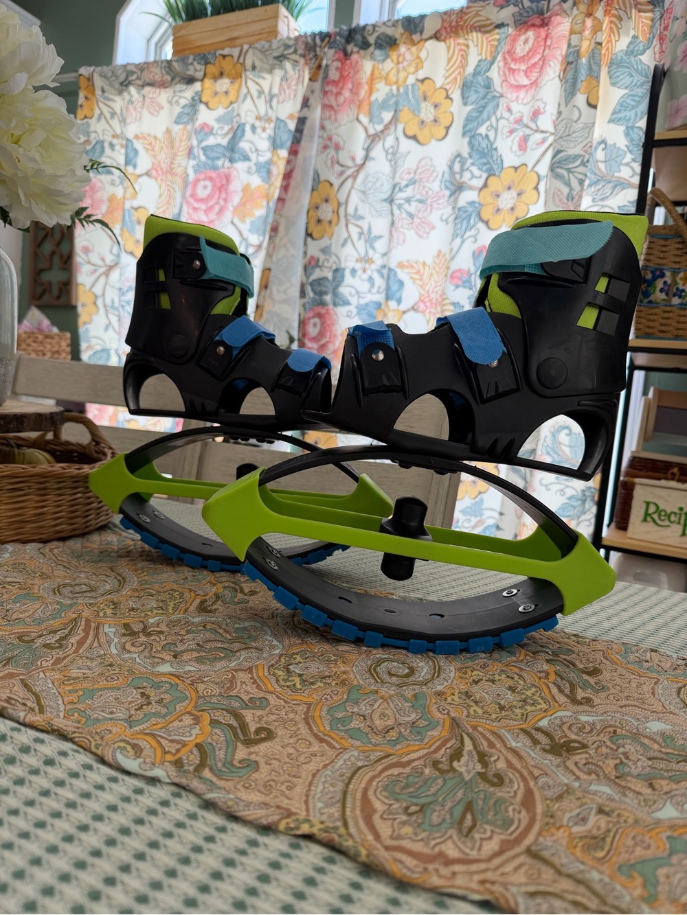 Madd Gear Boosters Bouncing Boots, Blue Rubber Soles Size 3-6 Youth - Picture 16 of 16